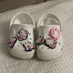 CROCS Kids Slippers with Hello Kitty Charms - White and Pink